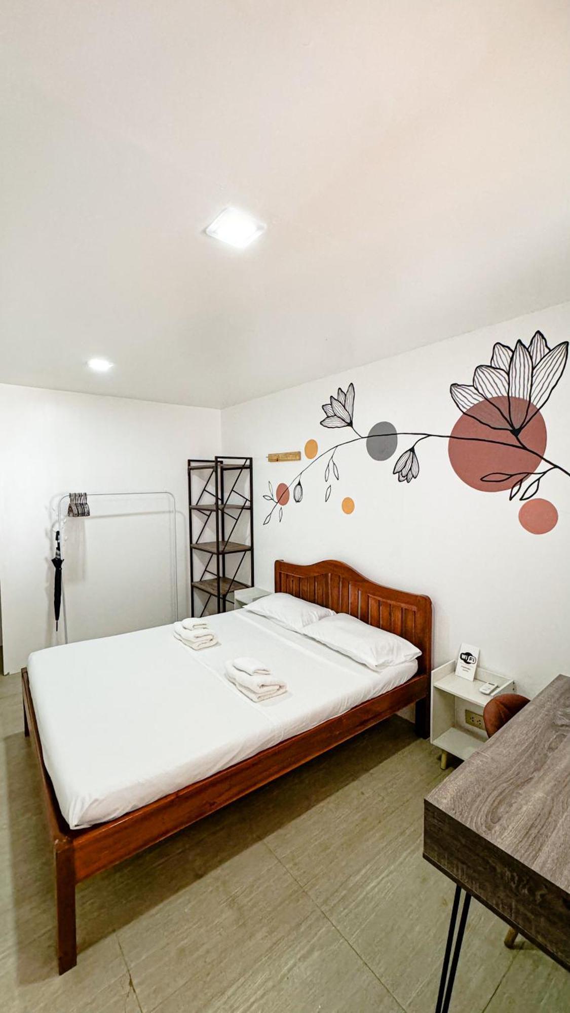 Kasamigos Guesthouse With Fast Internet Puerto Princesa Exterior photo
